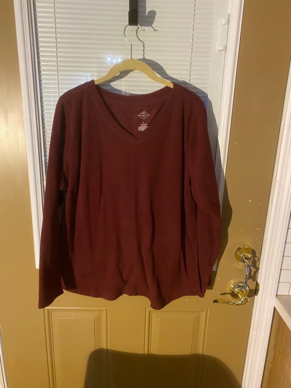Womens V-Neck Fleece Top in Burgundy